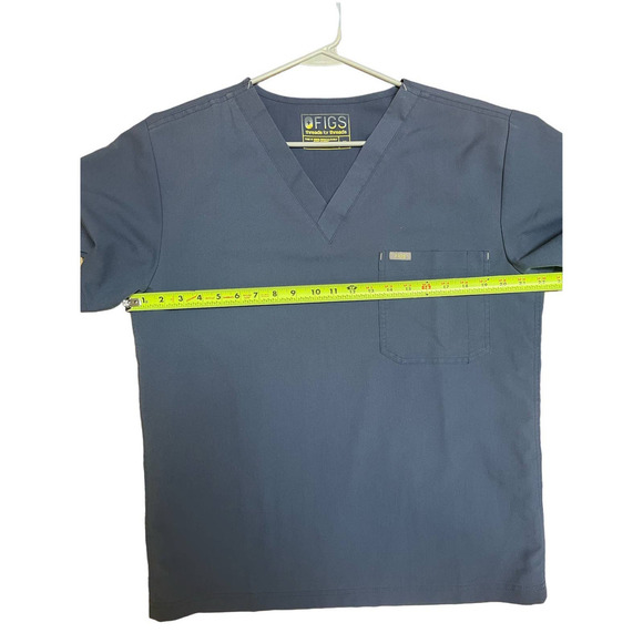 FIGS Women’s Size Medium Threads For Threads Blue Scrub Top 1 Pocket V-neck - Picture 6 of 7